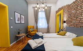5 Star Luxury Studio-Old Town Center